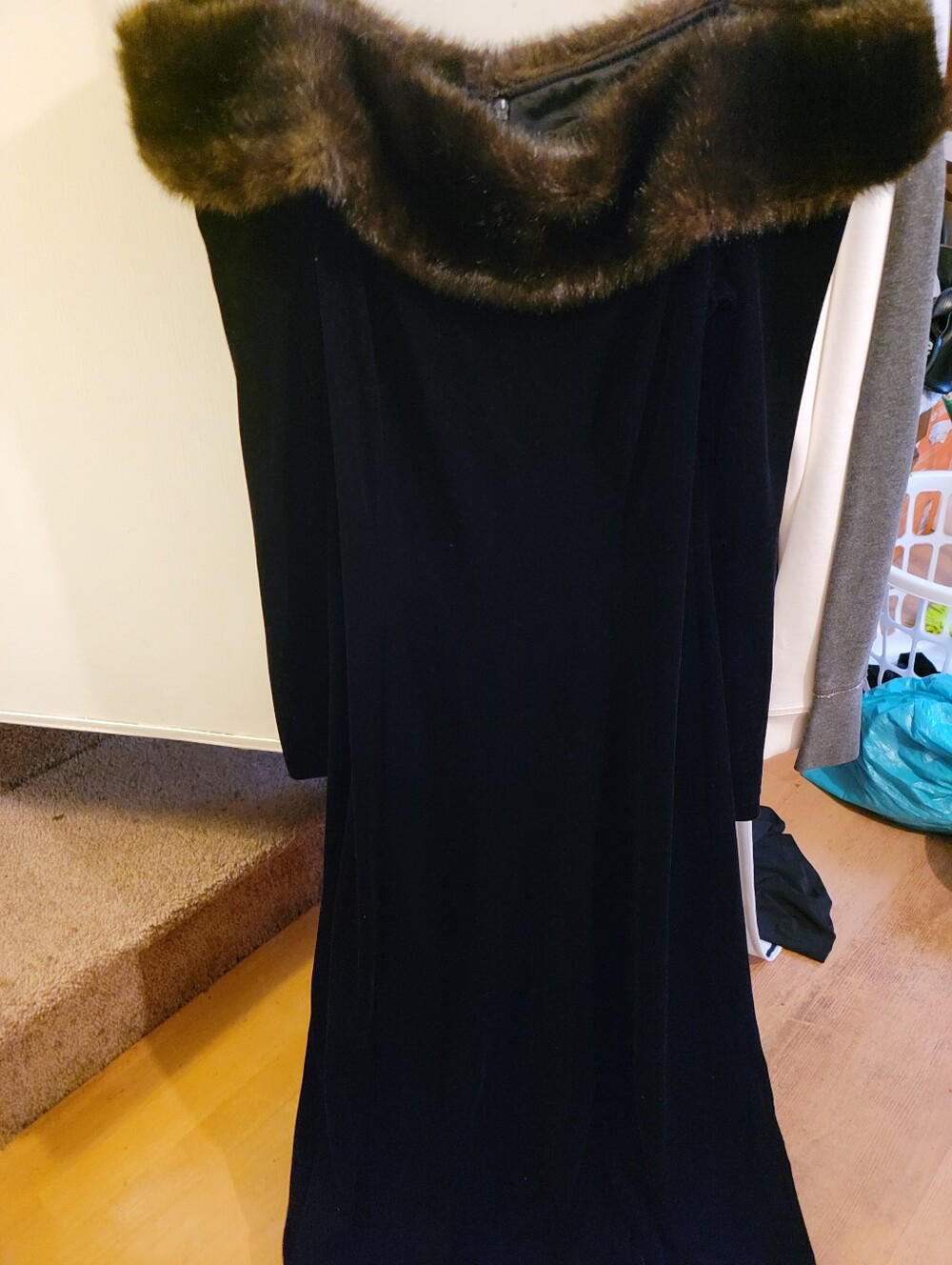 Cachet Black Velvet Long-Sleeve Dress with Brown Fur Trim